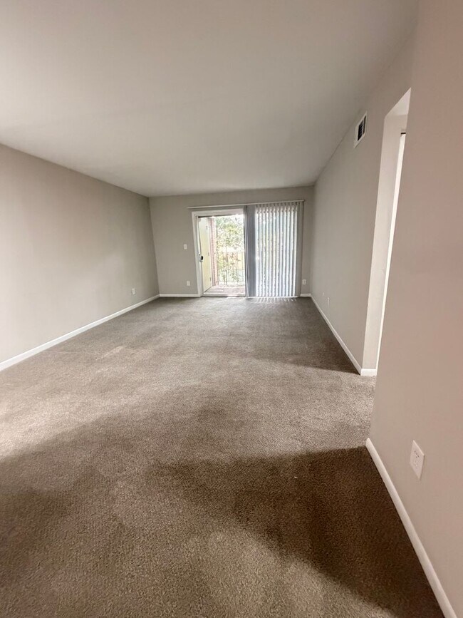 Building Photo - 201 Orchard Trace Ln
