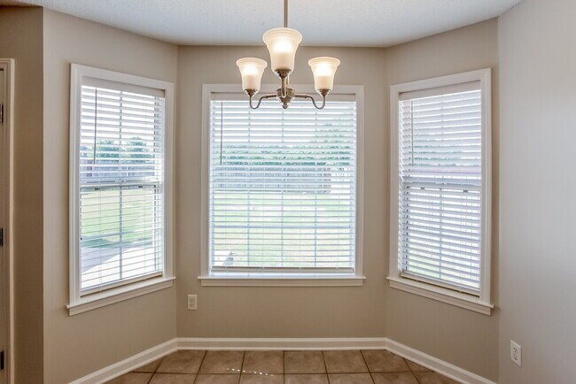 Building Photo - 1110 Greenwich Dr