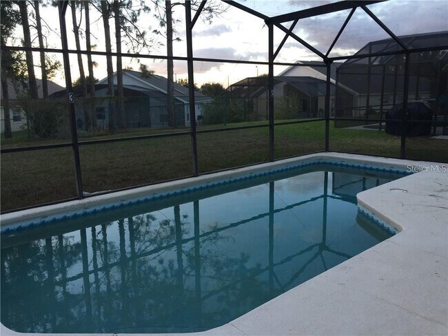 Foto del edificio - 2560 Bear Creek Ct