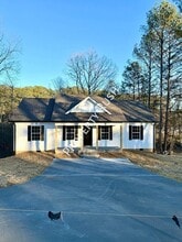 Building Photo - 2255 Eaton Dr SE