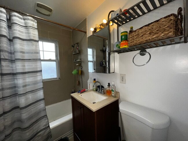 Building Photo - 4255 W Nelson St