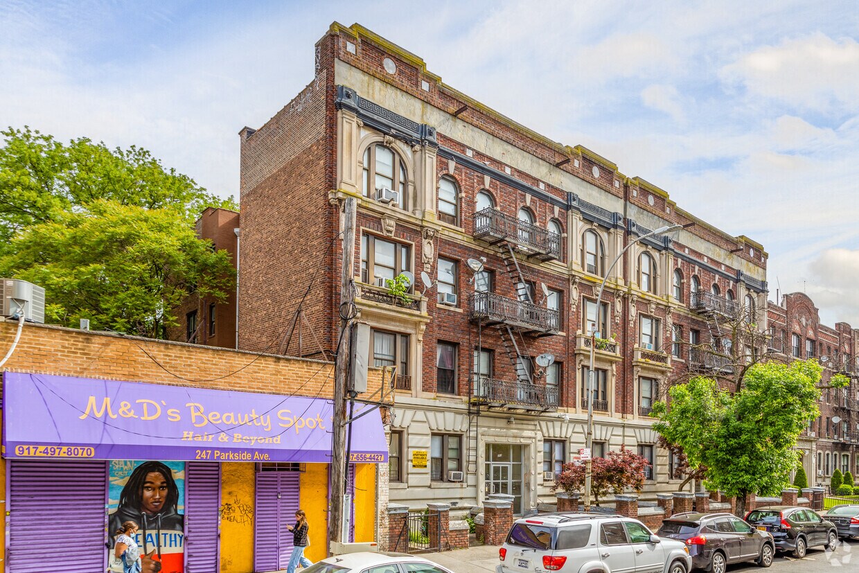 Primary Photo - 253 Parkside Ave