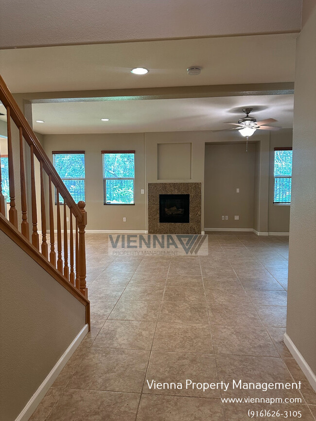Building Photo - Whitney Oaks Home in a great neighborhood!