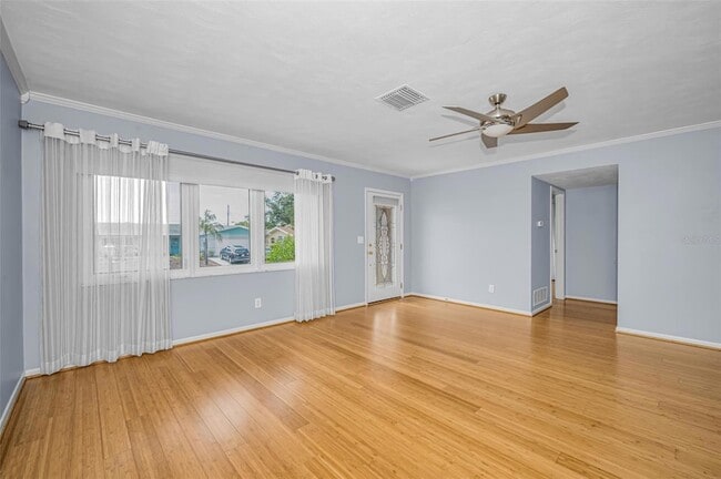 Building Photo - 1387 Hill Dr