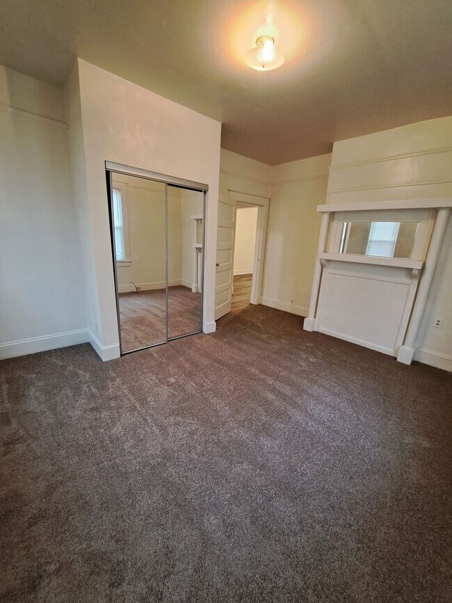 Foto del edificio - 3BR 1BA Duplex unit