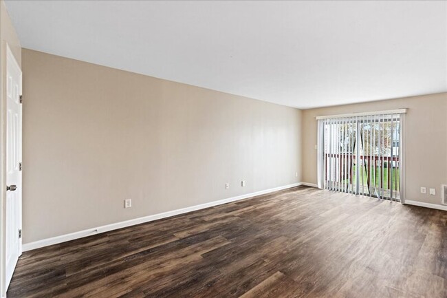 Building Photo - 909 Woodchip Rd
