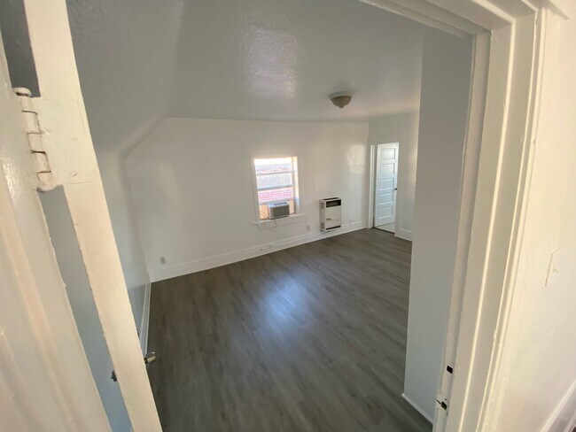 dormitorio/habitación principal - 4510 N Figueroa St