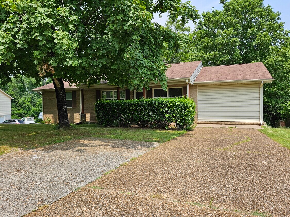 Foto principal - 103 Cedarwood Ct