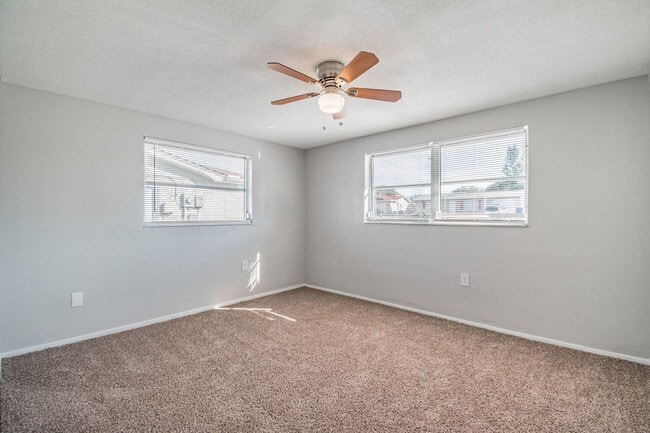 Building Photo - Like New 3/2/1 in Port Richey