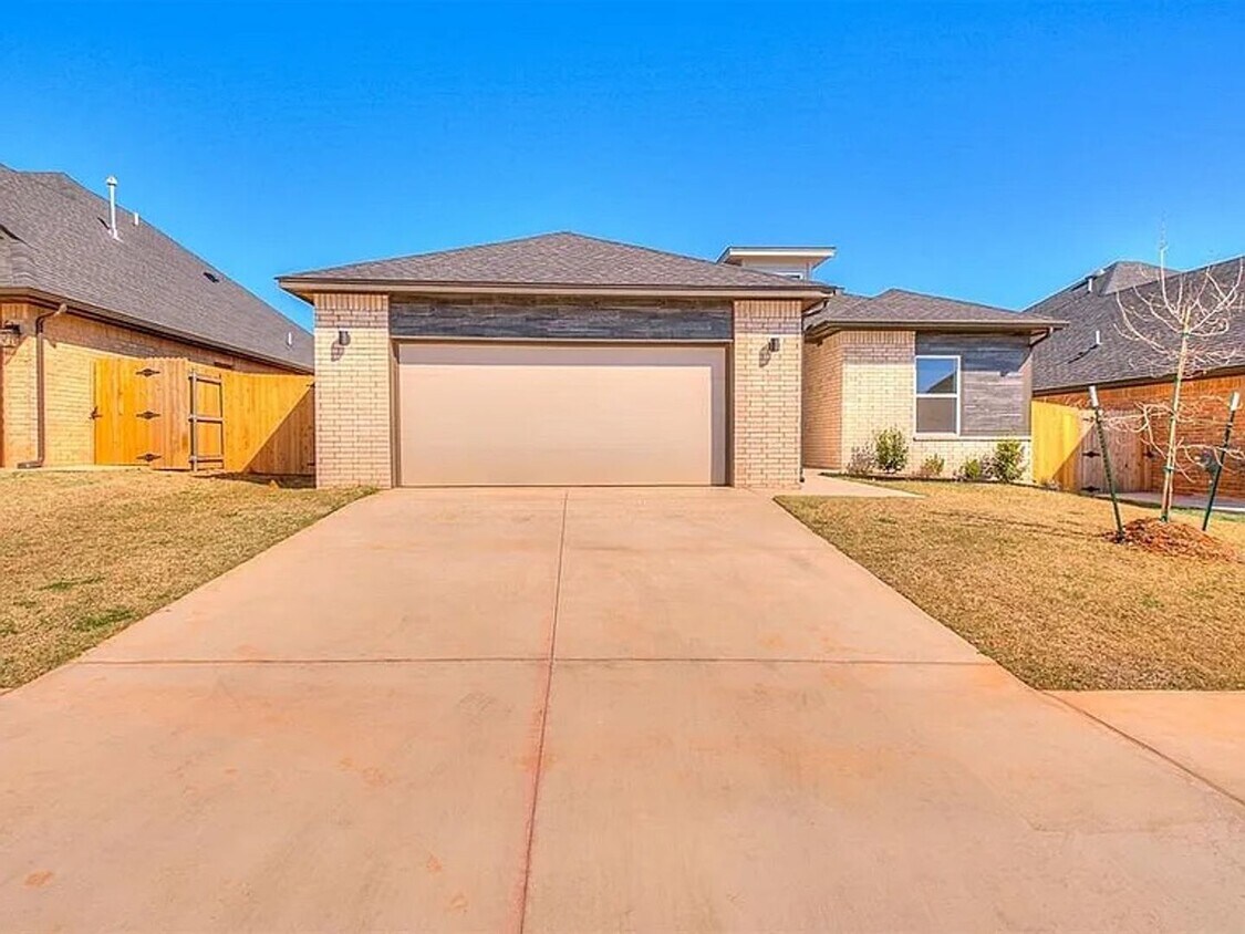 Foto principal - 11709 S Mustang Rd