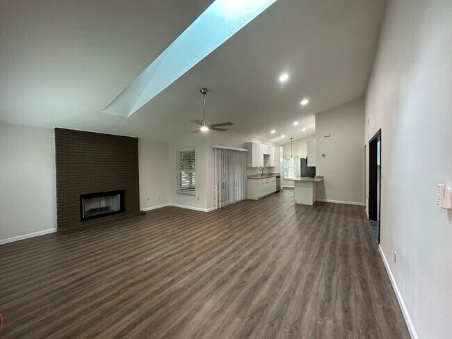 Building Photo - 7381 Spring Villas Cir
