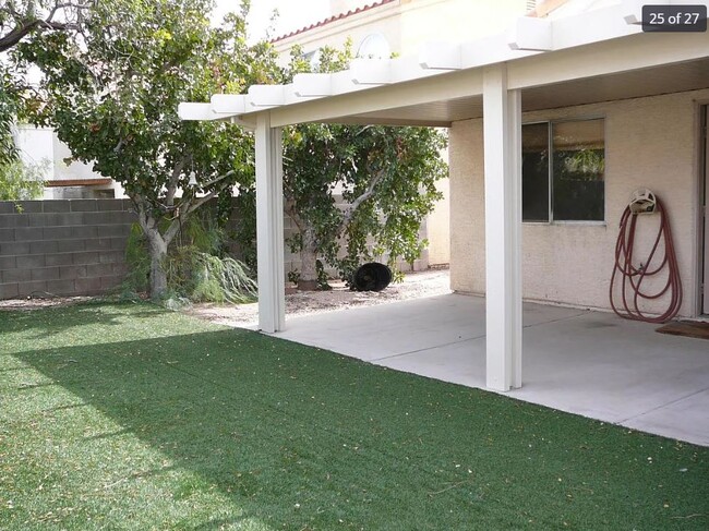 Covered patio keeps house cooler in Summer - 7524 Crystal Isle Way