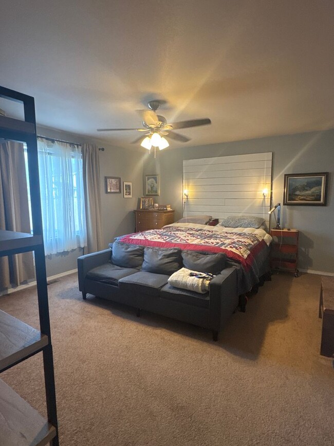 Foto del edificio - 4 BR Willow Glenn