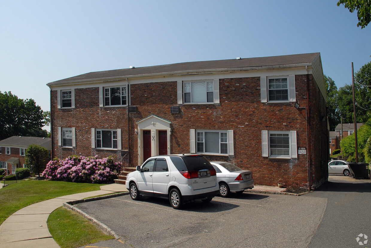 Lowell Terrace Apartments - Llewelyn Terrace Apartments