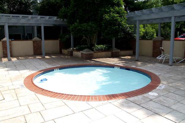 Foto del edificio - 304 Trinity Ct
