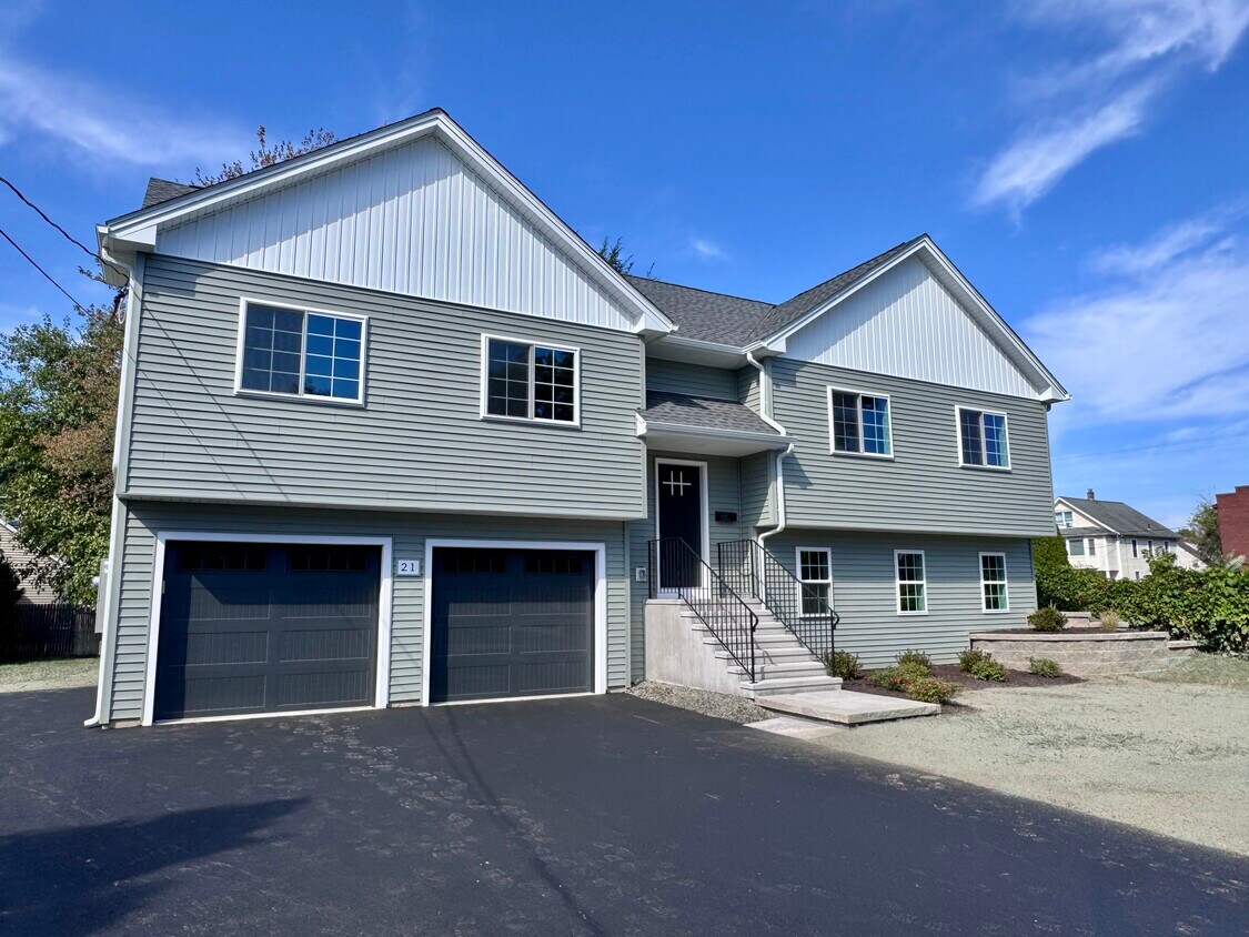 Primary Photo - 21 Charles St