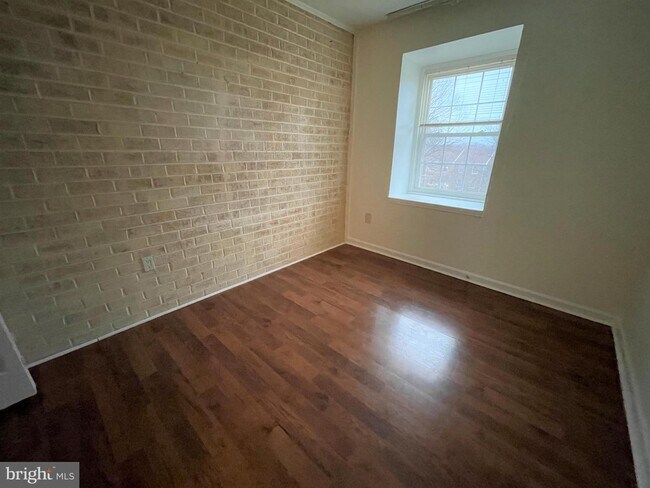 Foto del edificio - 744 Quince Orchard Blvd