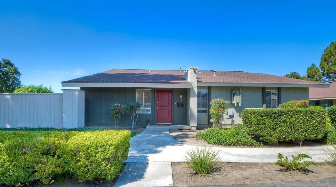 Primary Photo - 440 Parkside Dr