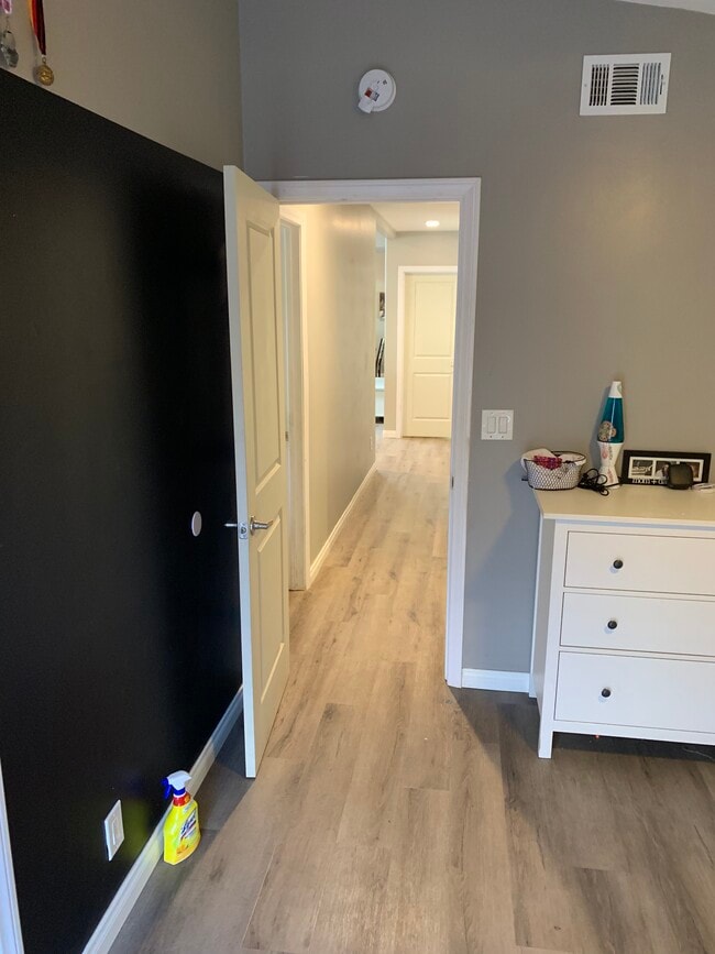 Foto del edificio - 2751 Tigertail Dr