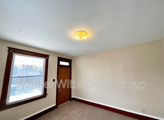 Building Photo - 907 N Church St