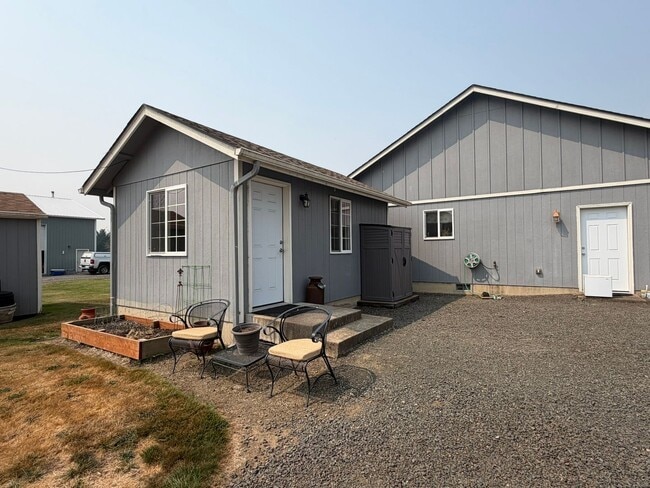 Building Photo - 1228 Cascade Dr