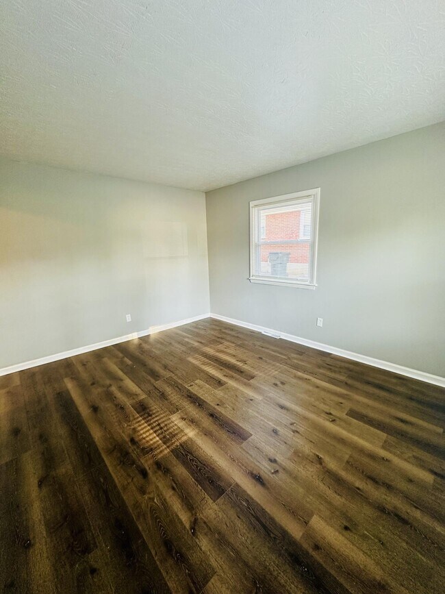 Building Photo - 747 Terrace View Dr