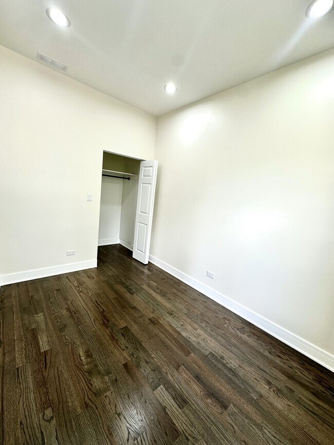 Foto del edificio - 603 E Bowen Ave