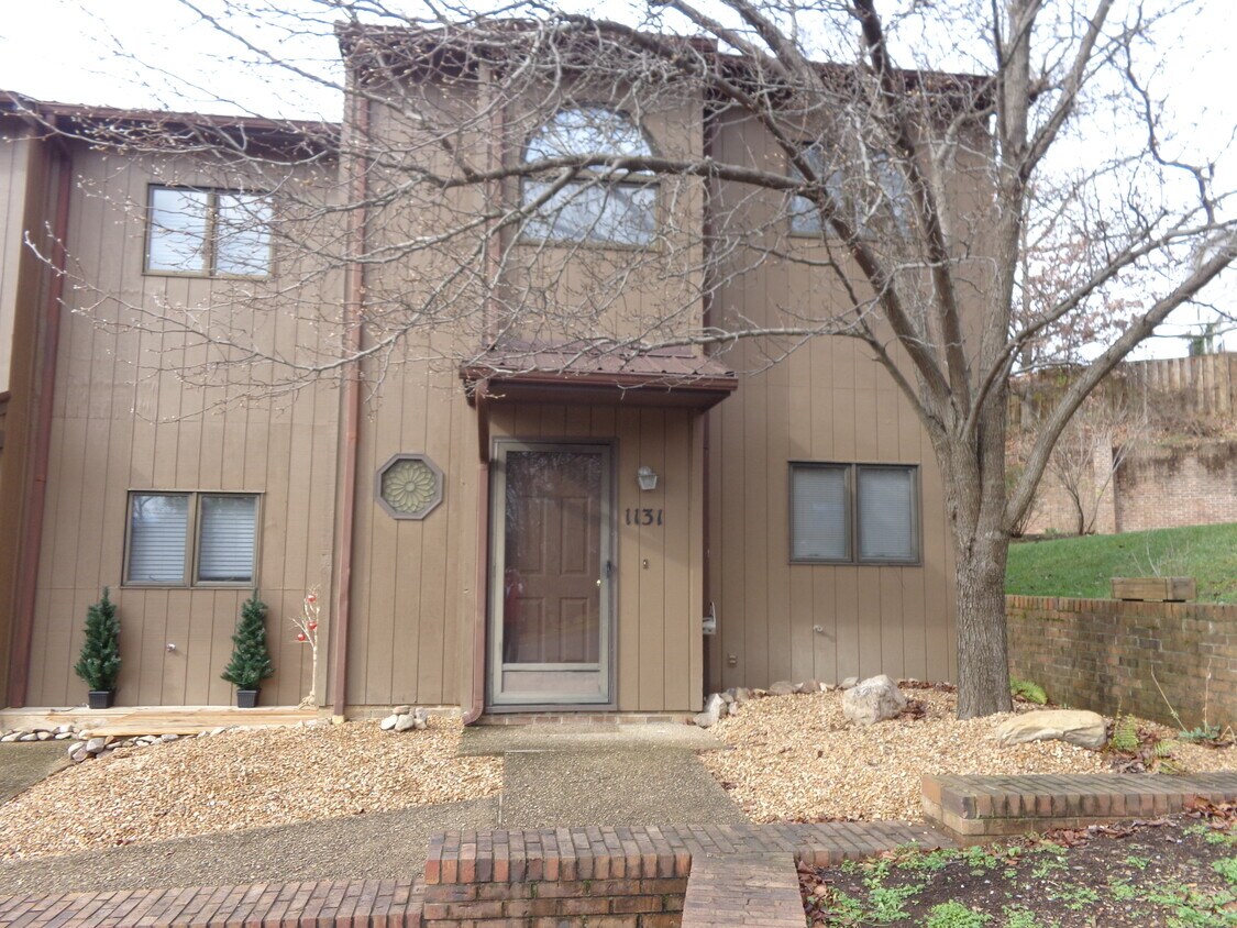 Primary Photo - 1131 Timbers E