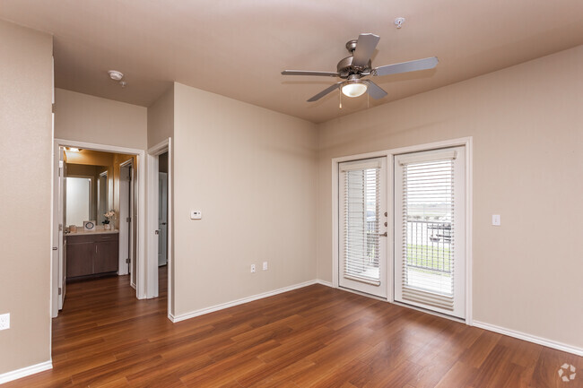 1BR, 1BA - 685SF Living Room - Santa Anna Apartments