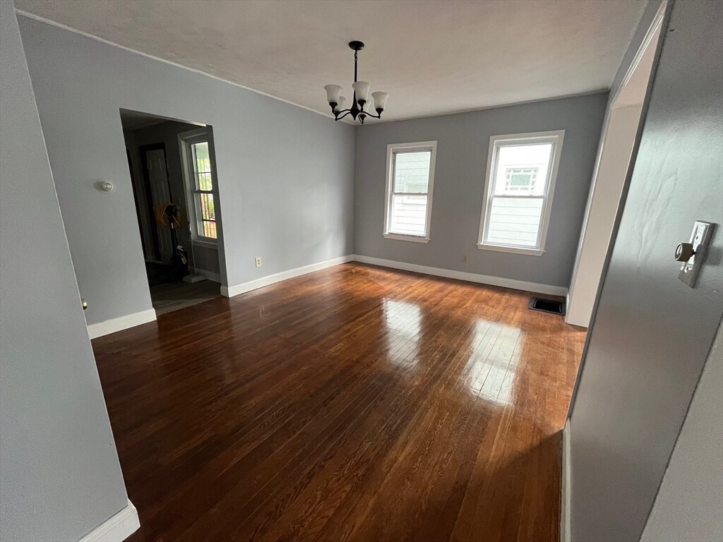 Foto principal - 18 Highland St
