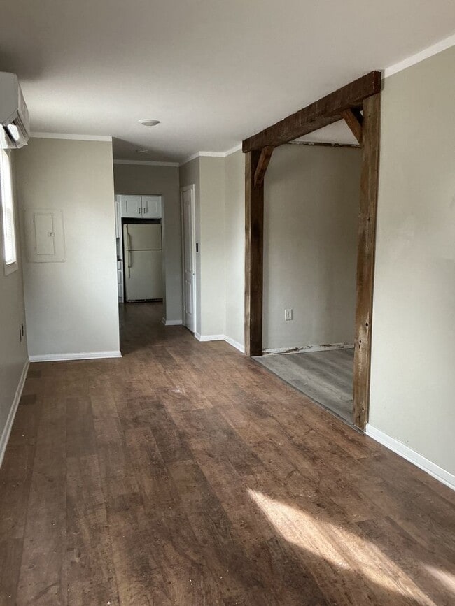 Building Photo - 167 S Main St