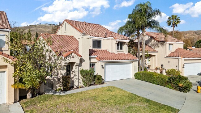 Foto del edificio - Charming 4-Bedroom Home with Stunning Views in Yorba Linda | AVAILABLE NOW