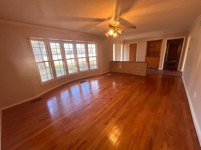 Foto del edificio - $1070 JANUARY MOVE IN SPECIAL - 3 Bed 1.5 ...