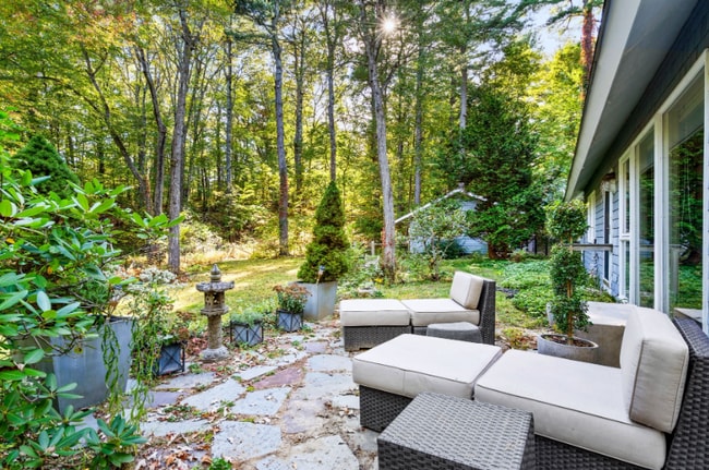 Building Photo - 44 The Valley Rd