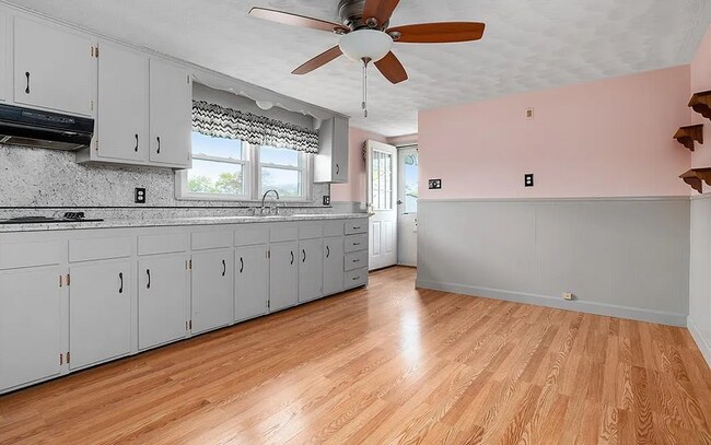 Foto del edificio - 270 Thibeault Ave