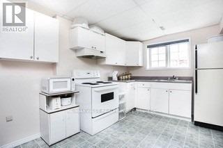 Building Photo - 37 Whitehorn Crescent