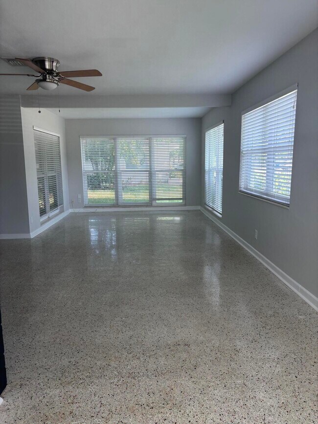 Foto del edificio - 1618 NE 25th St