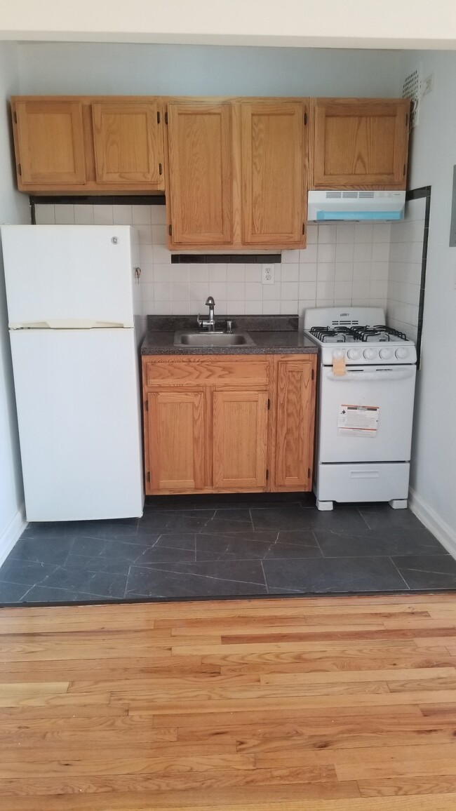 Kitchen - 2215 Cruger Ave