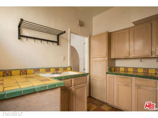 Foto del edificio - 240 S Moreno Dr