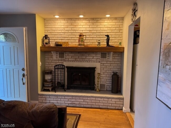 Building Photo - 12 Upper Lake Dr