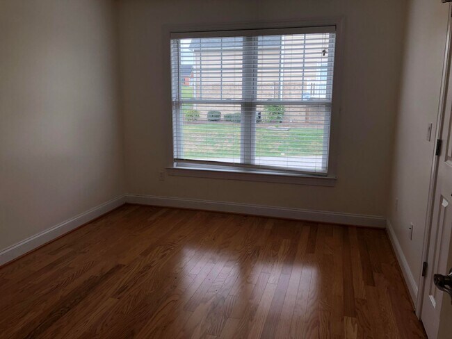 Building Photo - Quiet Blacksburg Townhome with 2 Car Garage