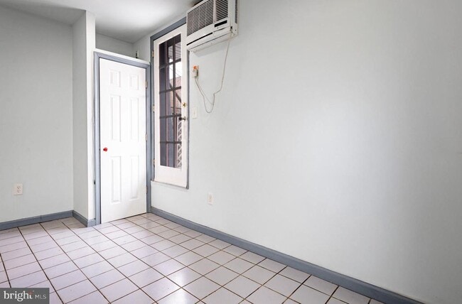 Building Photo - 1327 Snyder Ave