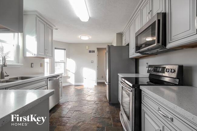 Building Photo - 6 Wyndham Dr