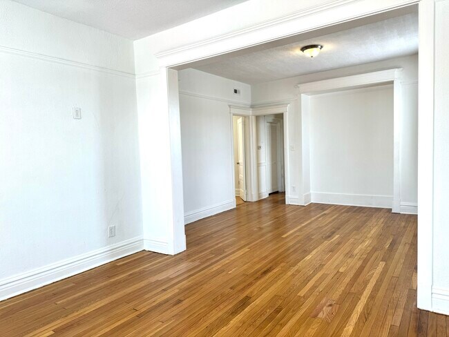 Building Photo - 3503 W 26th St