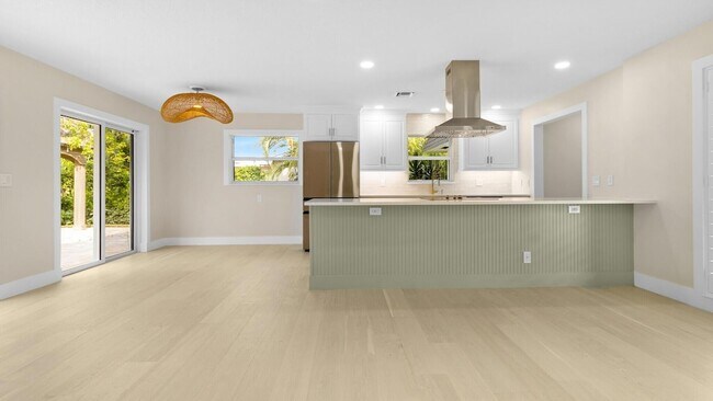 Building Photo - 158 Lucina Dr