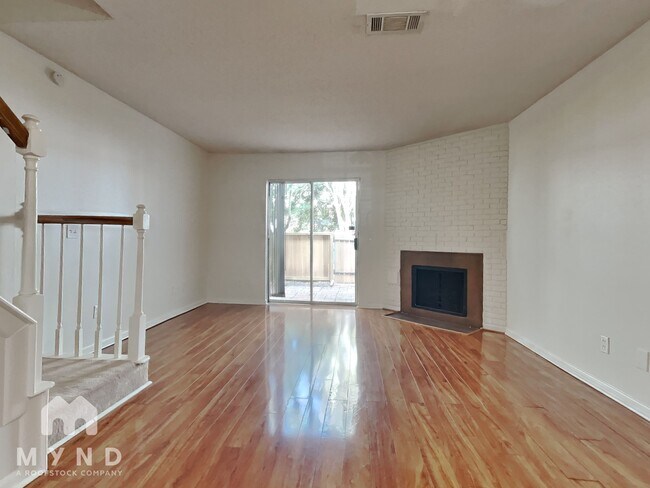 Foto del edificio - 2808 Grants Lake Blvd