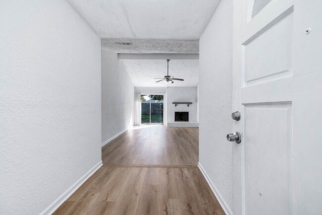 Foto del edificio - 24007 Pepperrell Pl St