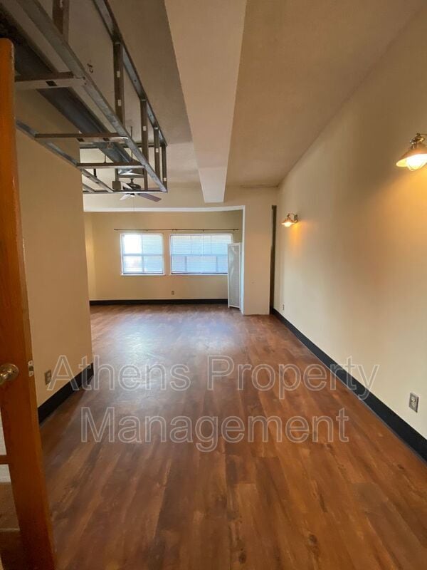 Building Photo - 131 E Broad St