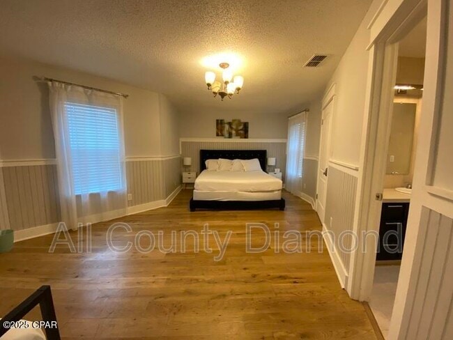 Foto del edificio - 704 Water Oak Dr