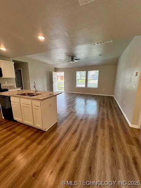 Foto del edificio - 713 Pemberly